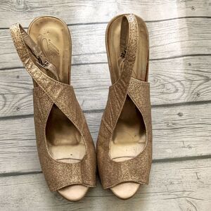 Michaelangelo gold peep toe heels-size 8